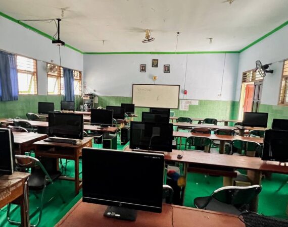 photo_6314476874838951793_y