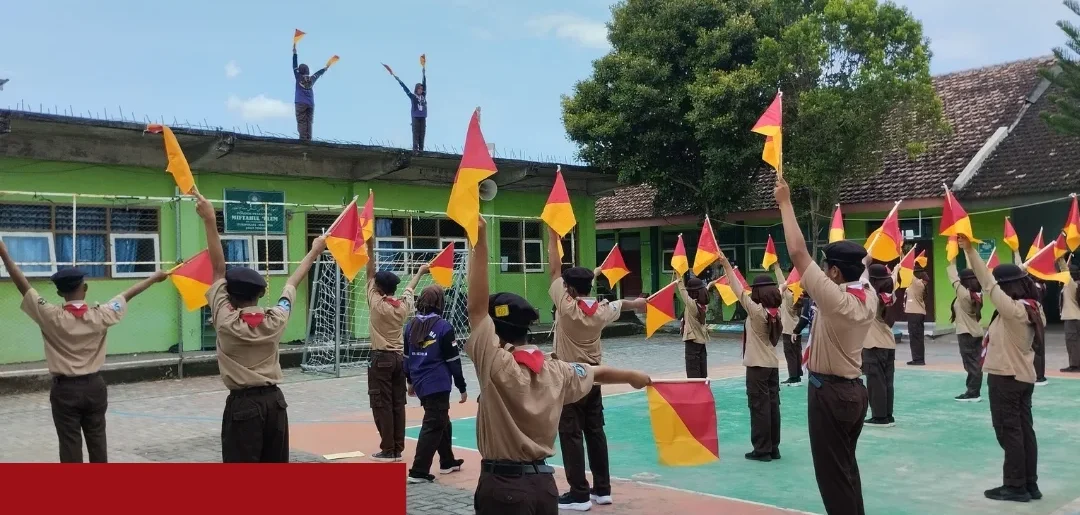 PENEMPUHAN BADGE AMBALAN DAN PMR WIRA 2025.MAN 2 Magetan - Pada kali ini MAN 2 Magetan, menyele (2)