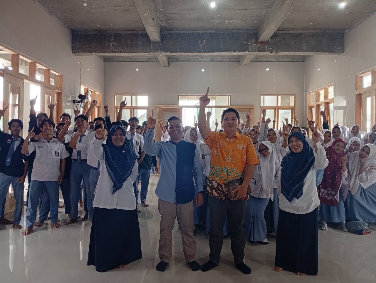 photo_6138918557610348519_y